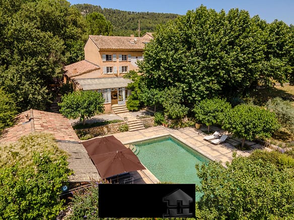 4 Bedroom Villa/House in Le Val 8