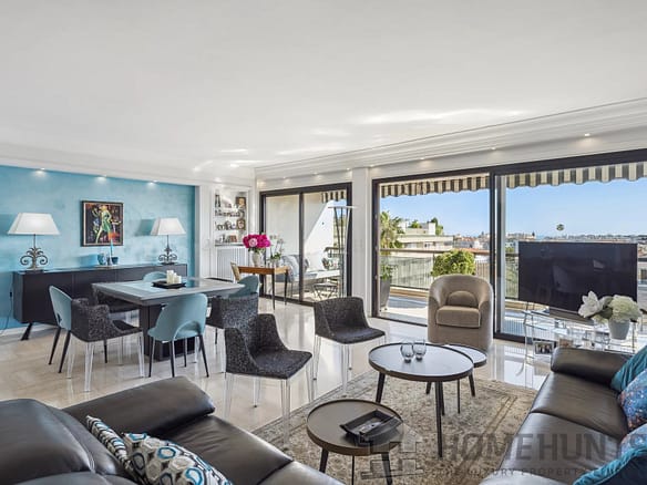 2 Bedroom Apartment in Cannes 3