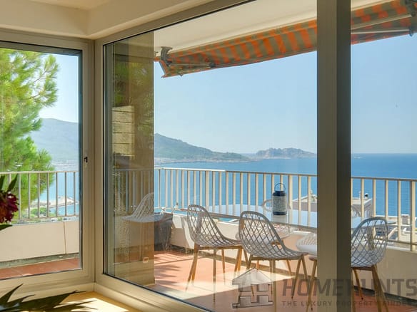 3 Bedroom Apartment in Marseille 2