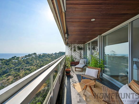 2 Bedroom Apartment in Marseille 14