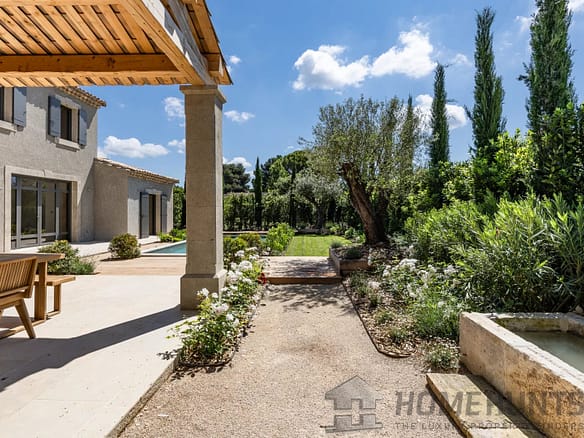 Villa/House For Sale in Maussane Les Alpilles 4