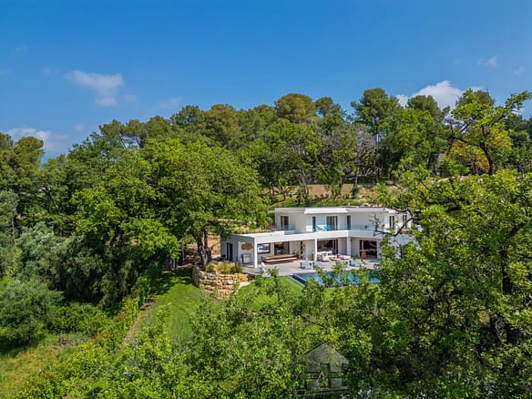 Villa/House For Sale in Opio 8