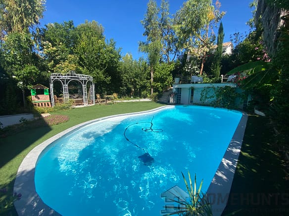 6 Bedroom Villa/House in Marseille 16