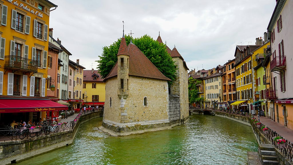 Best Places To Live In France for Expats (And Why?) 6 annecy