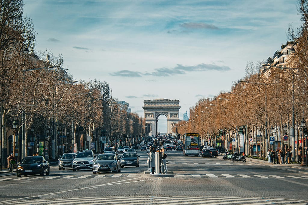 Best (and Most Expensive) Neighborhoods to Buy Luxury Property in Paris 3 Photo of the Champs-Élysées in paris in the 8th arrondissement