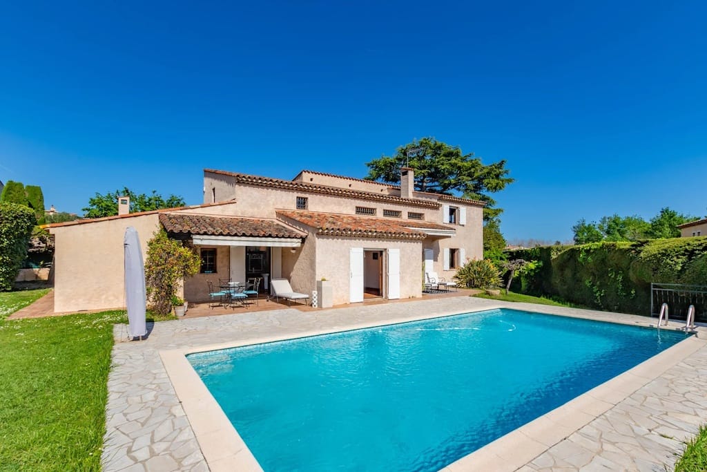 A Property Buyer’s Guide to Antibes and Cap d’Antibes 4 Antibes Villa