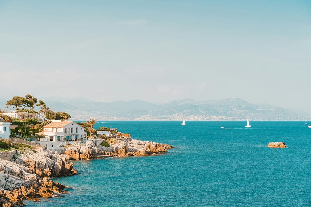 Buyer’s Guide to the Best Luxury Properties in the South of France 5 Summer day on the French Riviera. Capturing the contrast between the white villas and the deep blue sea.