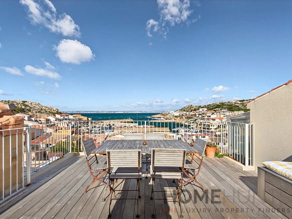 2 Bedroom Villa/House in Marseille 5
