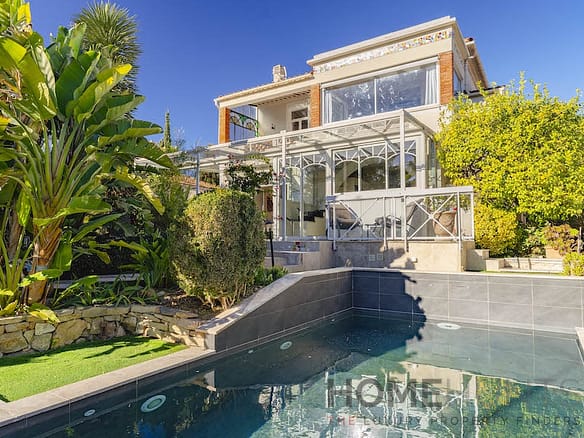 Villa/House For Sale in Sanary Sur Mer 2