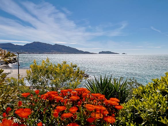 2 Bedroom Apartment in Marseille 7