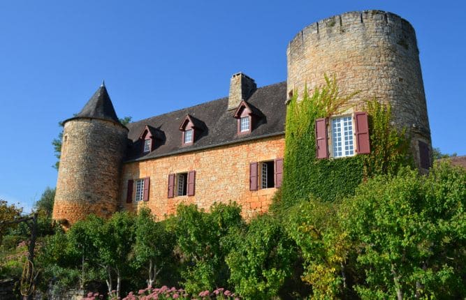 Lifting the curtains on Dordogne’s hottest properties 4 HH-8704610-1