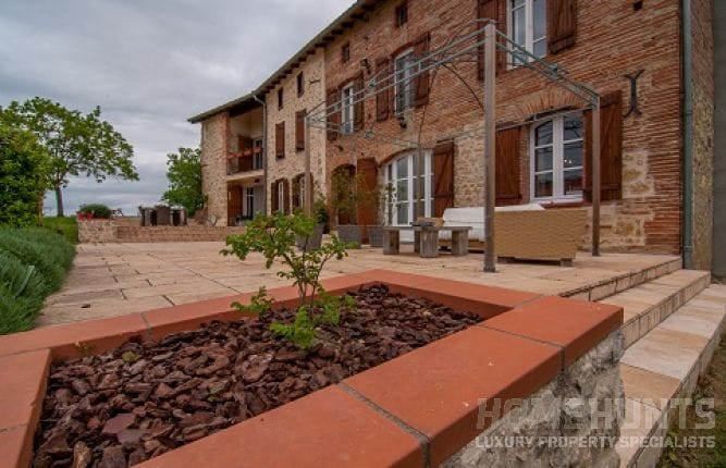 6 Must-See Gite Businesses for Sale in France 7 HH-10502910-1