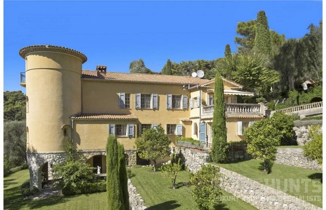 5 Beautifully Landscaped Luxury Villas in France 7 5 Beautifully Landscaped Luxury Villas in France 7