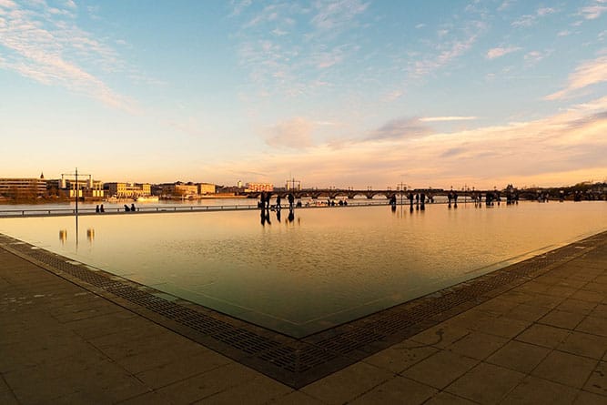 French Property: Escape to Bordeaux 2 Oliwan/Wikipedia