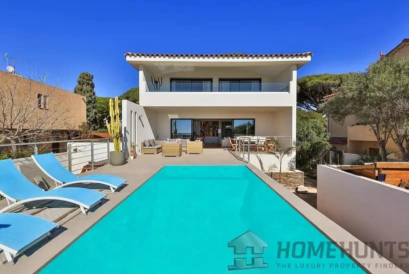 6 Stunning Properties for Sale in Provence 7 Saint-Cyr-sur-Mer Villa on the Market