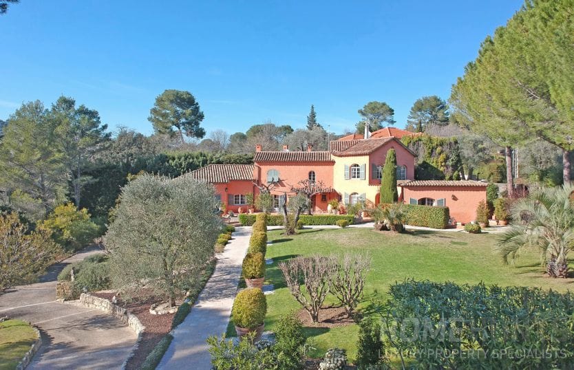 The Luxury Visitors Guide to Mougins 3 The Luxury Visitors Guide to Mougins 1