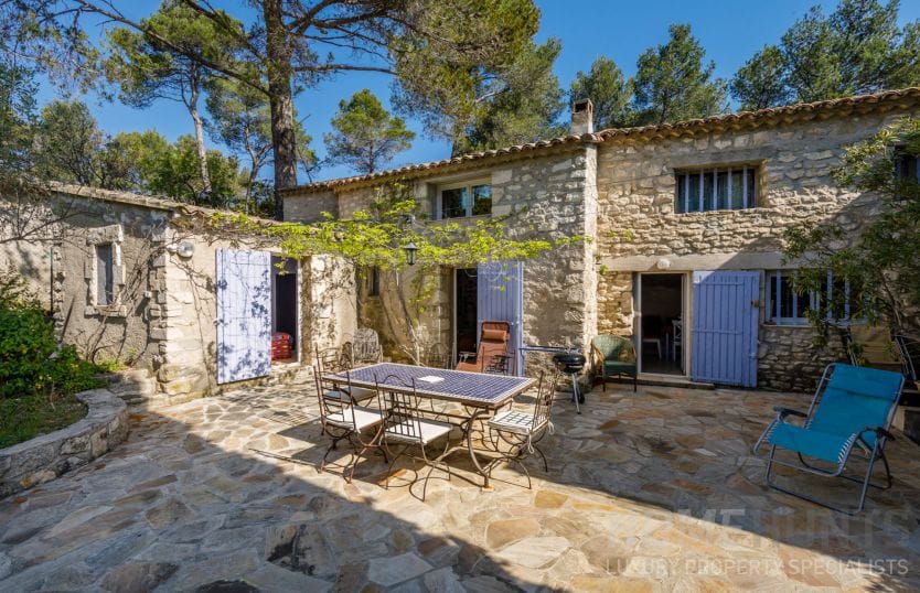 5 Must-See Luxury Properties in Alpilles, France 5 5 Must-See Luxury Properties in Alpilles, France 4