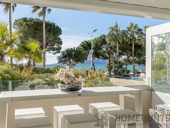3 Bedroom Apartment in Cannes 90