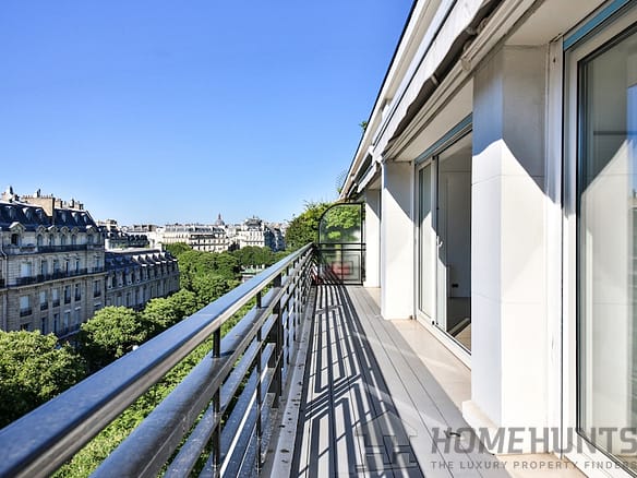 2 Bedroom Apartment in Paris 8th (Golden Triangle - Parc Monceau) 24