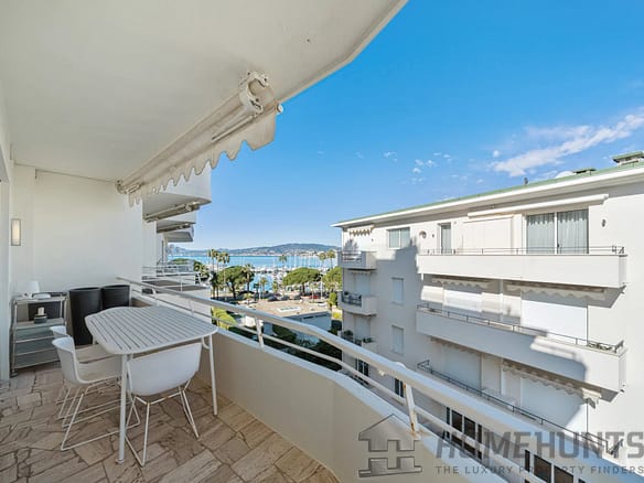 2 Bedroom Apartment in Cannes 58