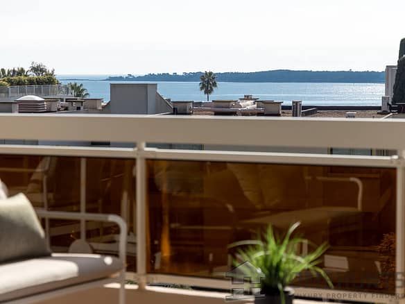 4 Bedroom Apartment in Cannes 30