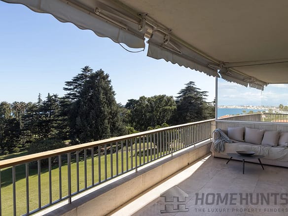 3 Bedroom Apartment in Cannes 12