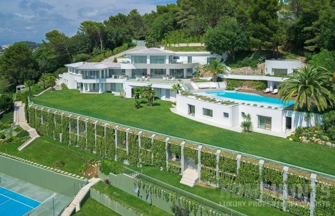 5 Beautifully Landscaped Luxury Villas in France 3