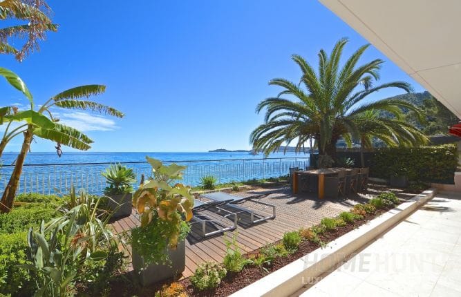 What makes the perfect luxury waterfront property on the French Riviera 6