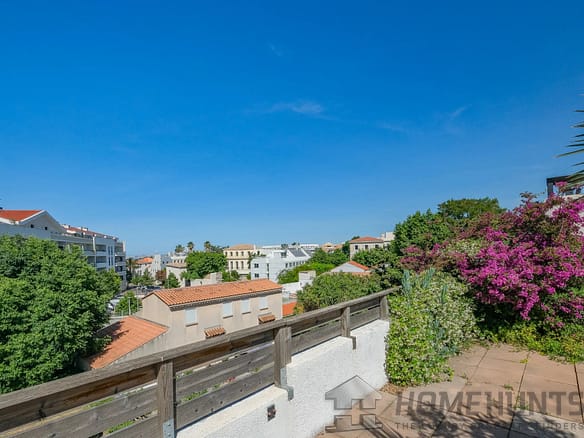 4 Bedroom Apartment in Marseille 24