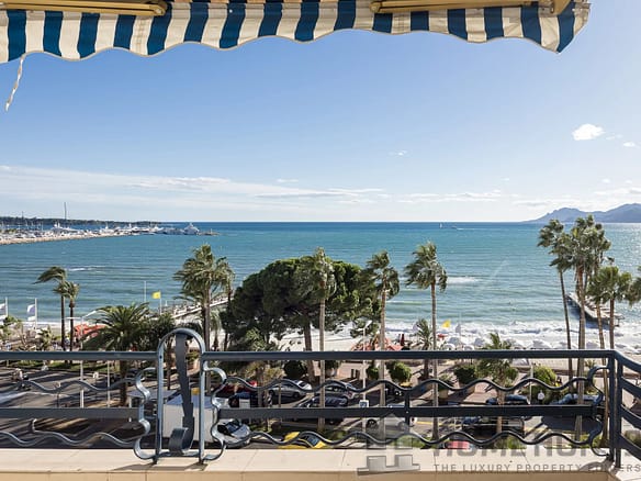 2 Bedroom Apartment in Cannes 3