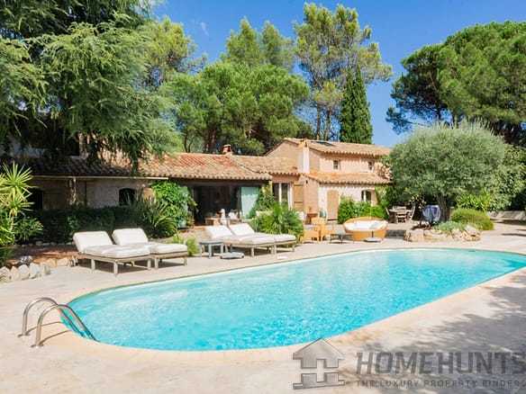 11 Bedroom Villa/House in Plan De La Tour 3