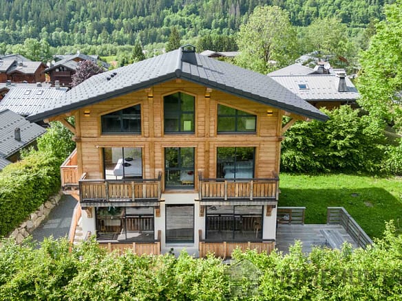 8 Bedroom Chalet in Les Houches 6