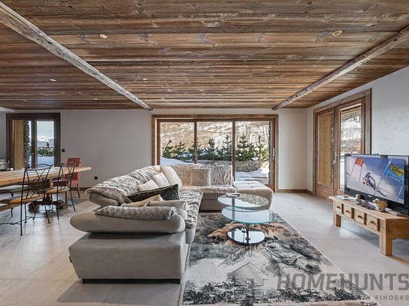 5 Bedroom Apartment in Meribel 14