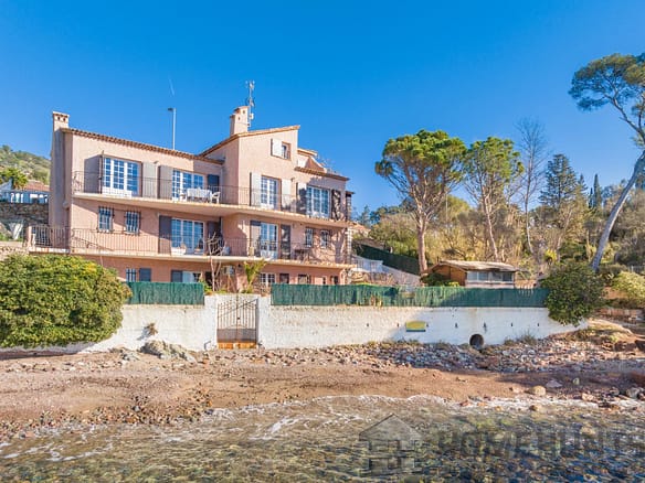 Villa/House For Sale in St Raphael 10