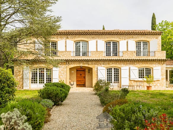 6 Bedroom Villa/House in Aix En Provence 3