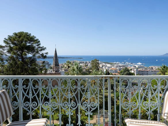 2 Bedroom Apartment in Cannes 3