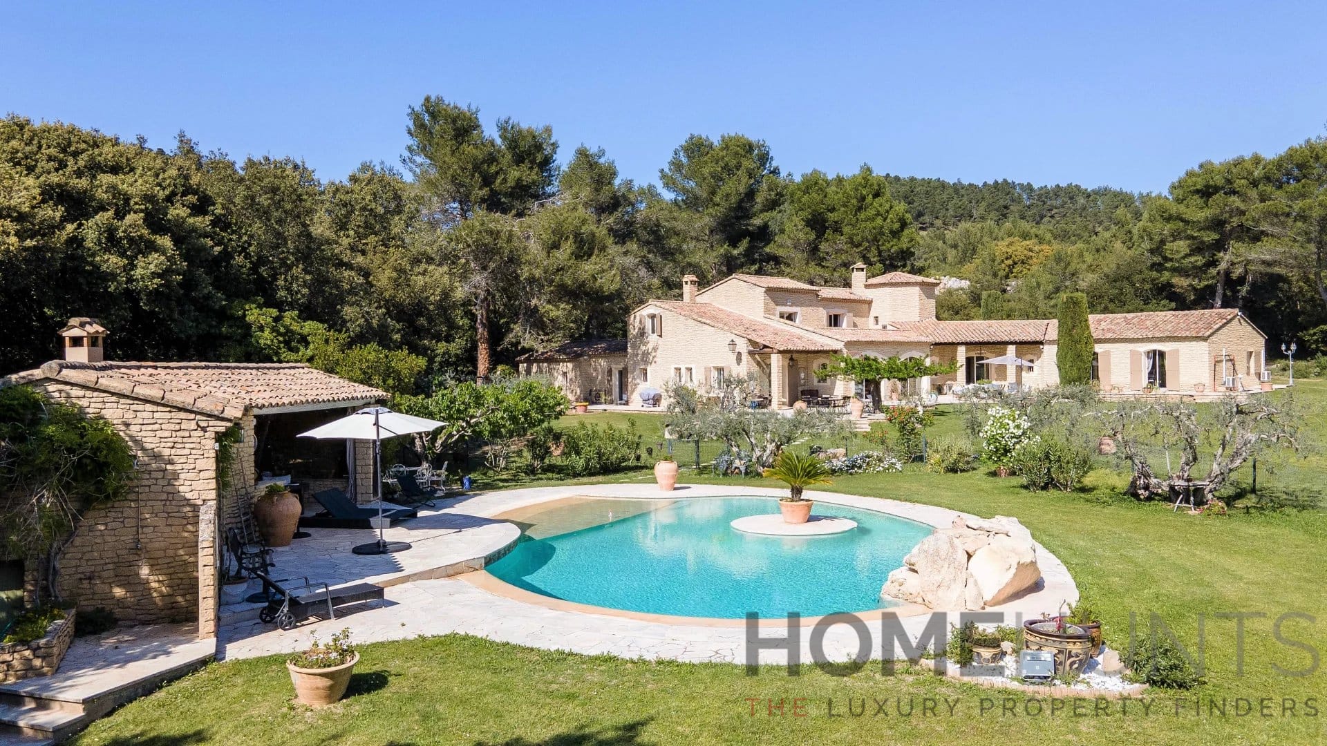 Villa/House For Sale in Les Baux De Provence HH12434658