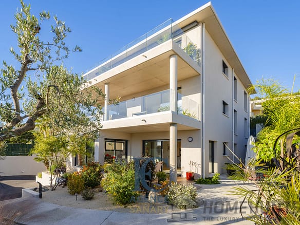 8 Bedroom Villa/House in Bandol 9