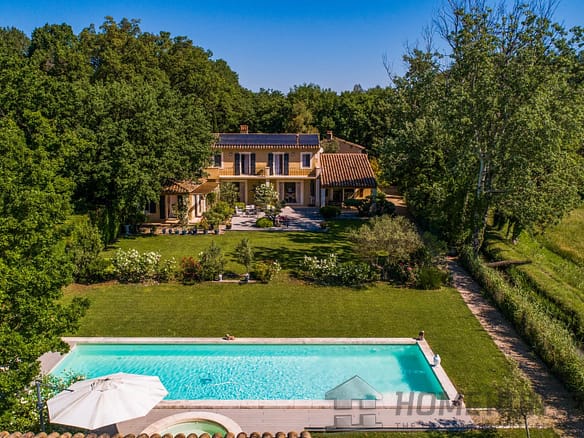 6 Bedroom Villa/House in St Remy De Provence 12