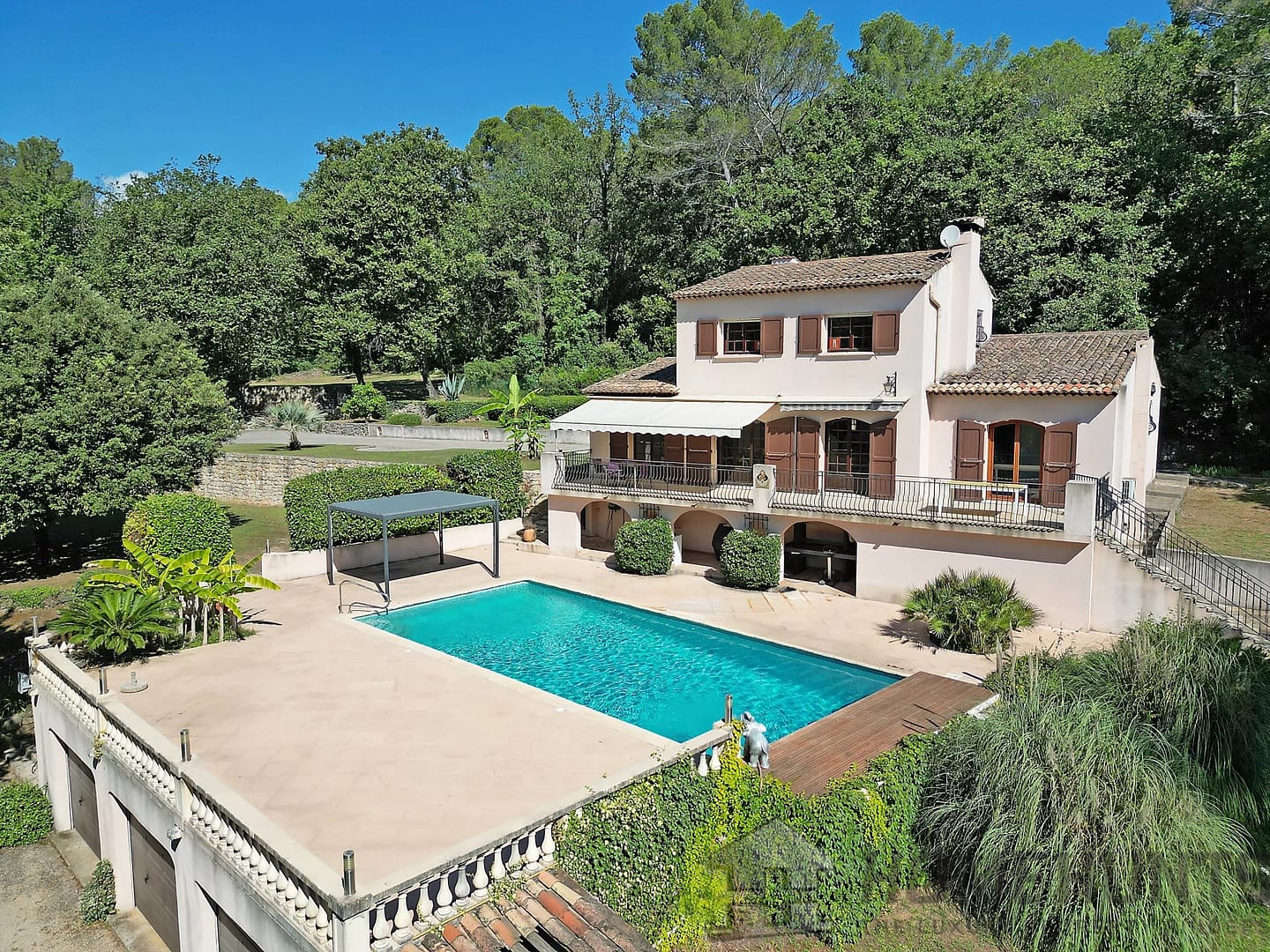 4 Bedroom Villa/House in Roquefort Les Pins 6