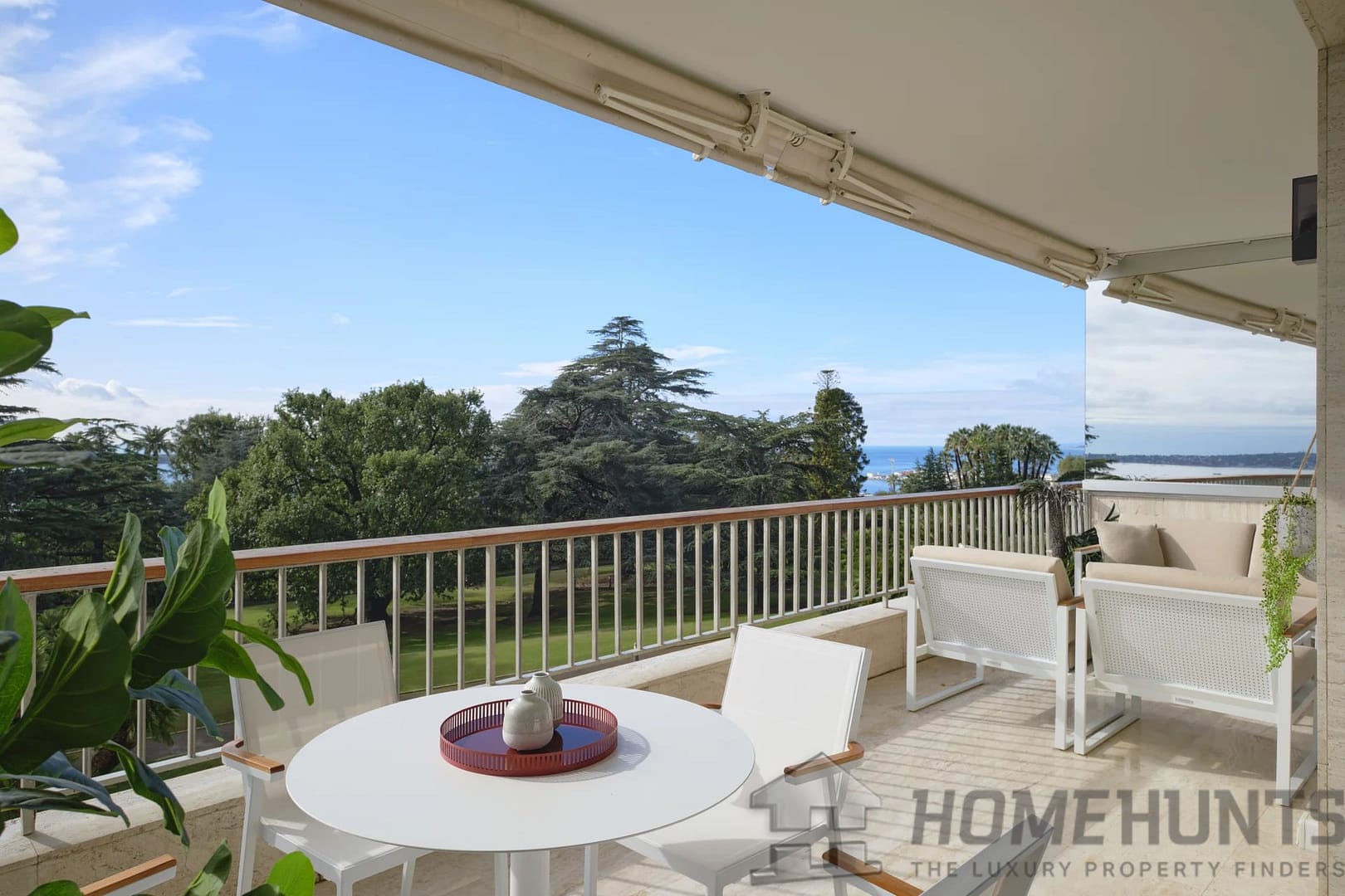 2 Bedroom Apartment in Cannes 4