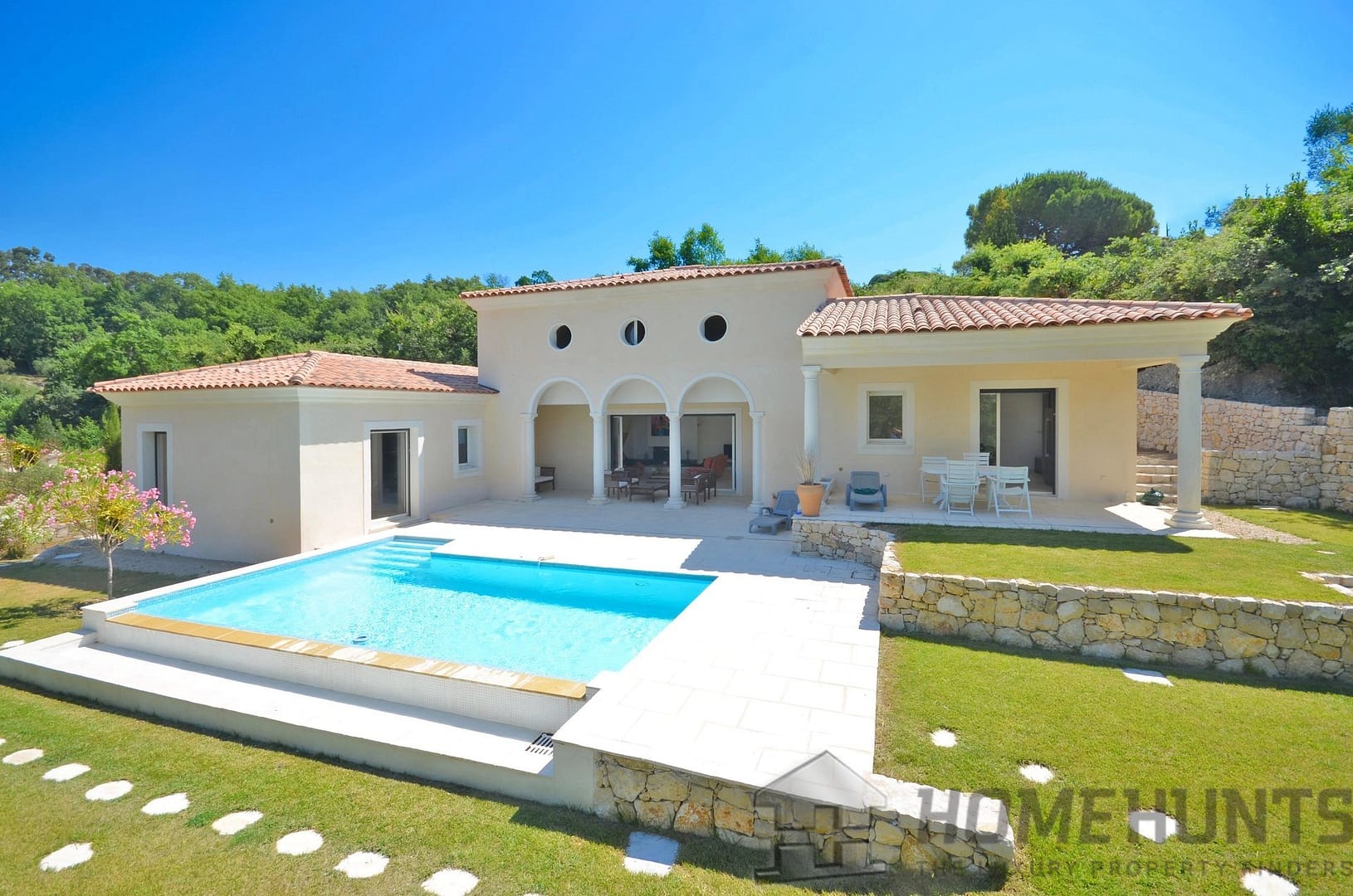 3 Bedroom Villa/House in Valbonne 6