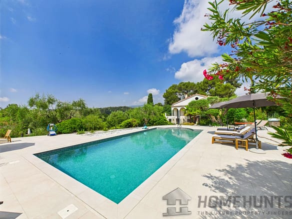 9 Bedroom Villa/House in Roquefort Les Pins 20
