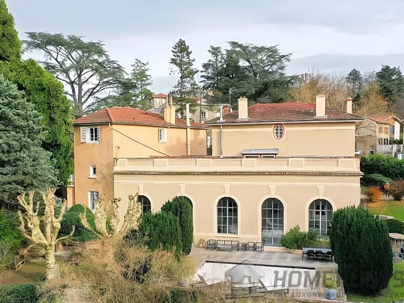 5 Bedroom Villa/House in Charbonnieres-les-bains 10