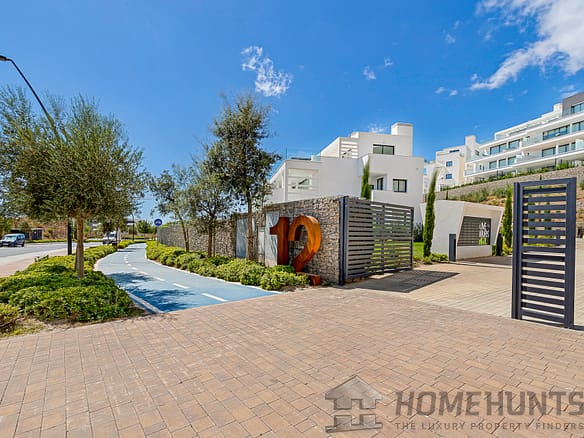 3 Bedroom Apartment in Malaga 2