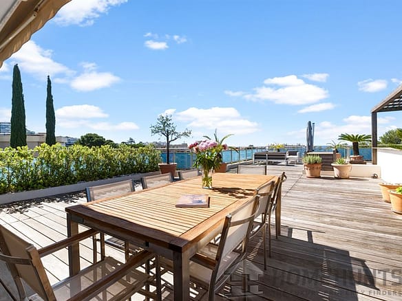 3 Bedroom Apartment in Cannes 5