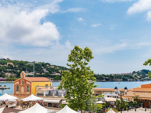 2 Bedroom Apartment in Villefranche Sur Mer 3