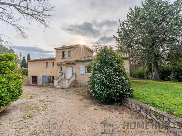 6 Bedroom Villa/House in Aix En Provence 14