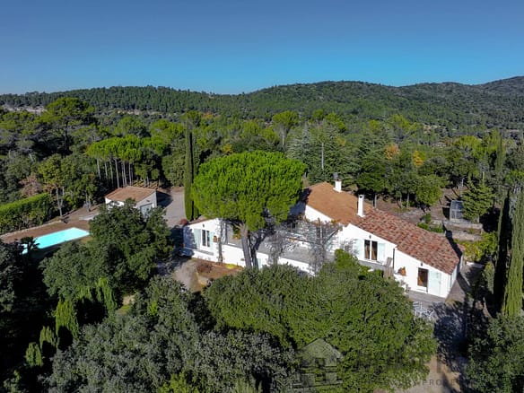 5 Bedroom Villa/House in Rognes 9