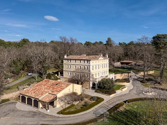 Castle/Estates For Sale in Callian 2